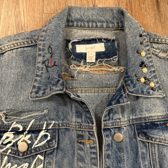 Scripted Distressed Denim Jacket Women’s L Flannel Sleeves Graffiti Embellished - Picture 4 of 8